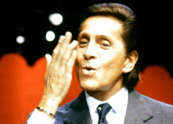 Valentino Garavani, the Designer Who Turned Elegance Into An Empire, Has Died At 98