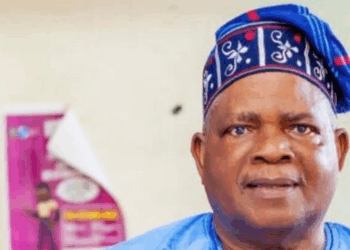 Nigerian Theatre Legend Kola Oyewo Takes His Final Bow at 80